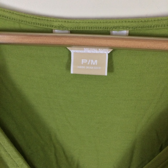 Michael Kors women's Petite quarter sleeve leaf green stretchy deep v-neck top - Picture 3 of 5